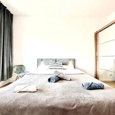 Nyska 59 - Self Check-in 20h - Parking &lift Hotel *